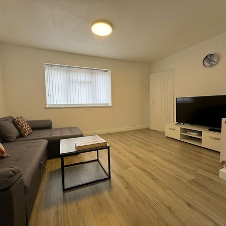 Superb Cozy House In Warrington Villa ภายนอก รูปภาพ