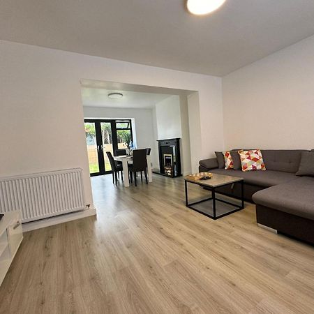 Superb Cozy House In Warrington Villa ภายนอก รูปภาพ