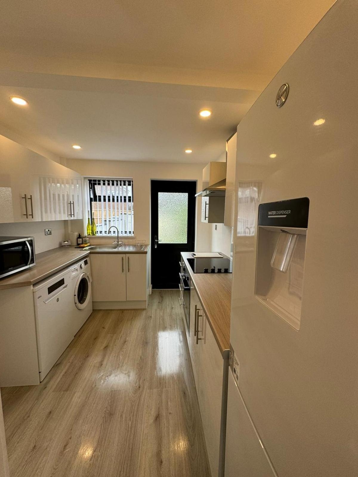 Superb Cozy House In Warrington Villa ภายนอก รูปภาพ
