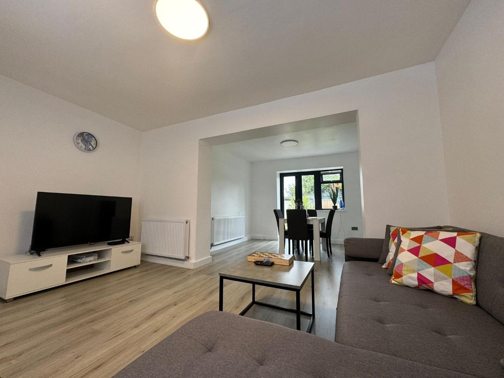 Superb Cozy House In Warrington Villa ภายนอก รูปภาพ