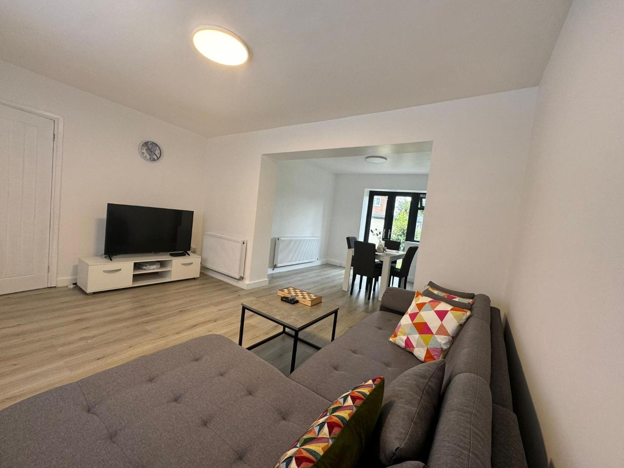 Superb Cozy House In Warrington Villa ภายนอก รูปภาพ
